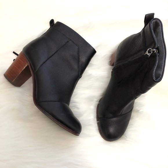 Toms Shoes - Toms Black Ankle Boots size 6.5
